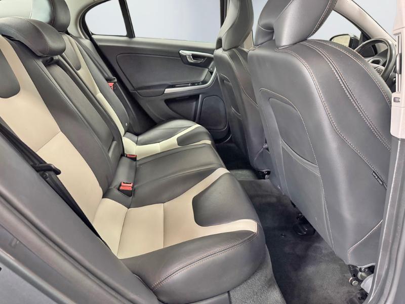 Volvo V60 Cross Country T5 Platinum 2016