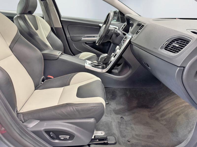 Volvo V60 Cross Country T5 Platinum 2016