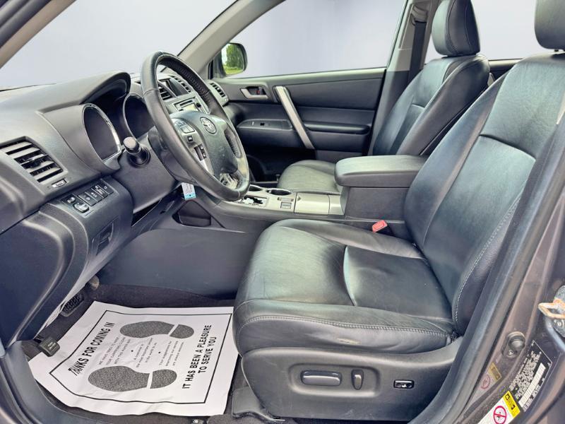 Toyota Highlander SE 2013