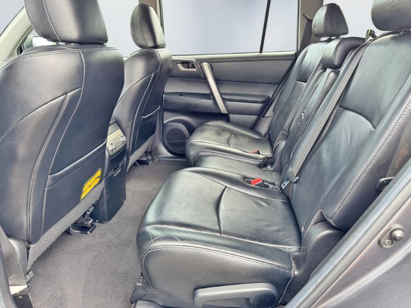 Toyota Highlander SE 2013