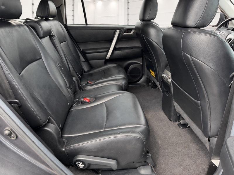Toyota Highlander SE 2013