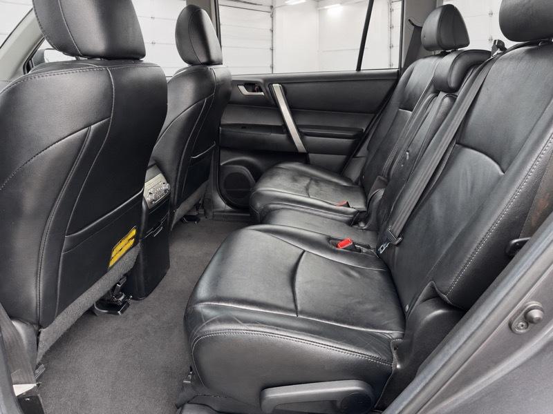 Toyota Highlander SE 2013