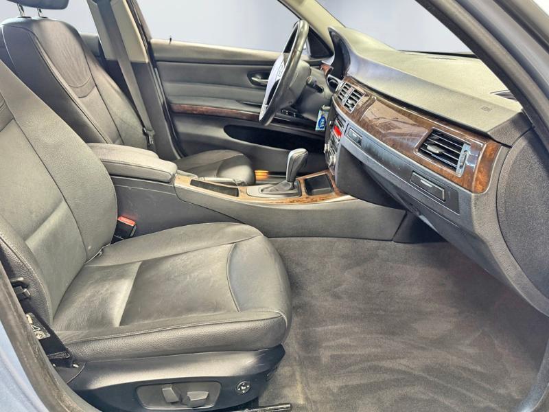 BMW 3-Series 328xi 2009