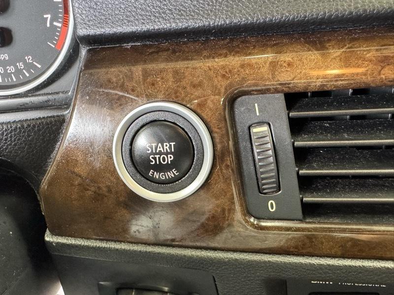 BMW 3-Series 328xi 2009