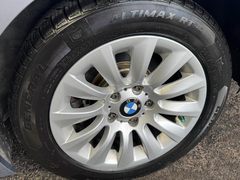 BMW 3-Series 328xi 2009