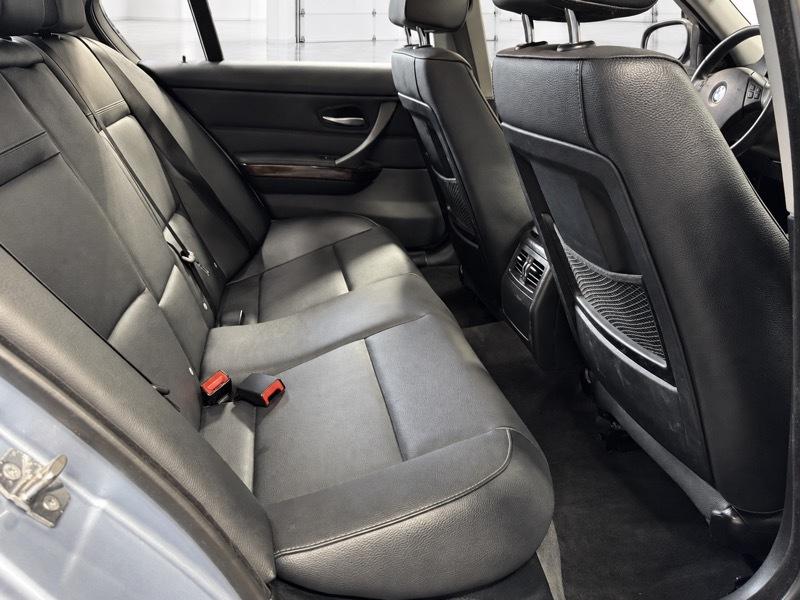 BMW 3-Series 328xi 2009