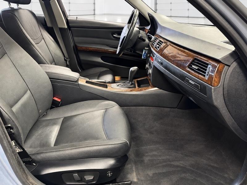 BMW 3-Series 328xi 2009
