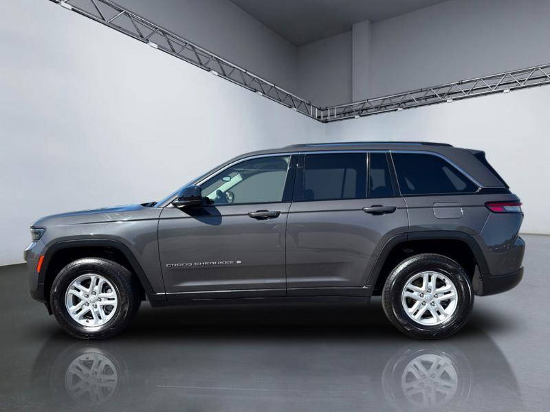 Jeep Grand Cherokee Laredo 4WD 2023