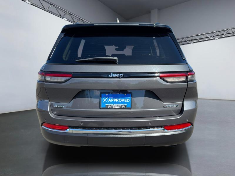 Jeep Grand Cherokee Laredo 4WD 2023