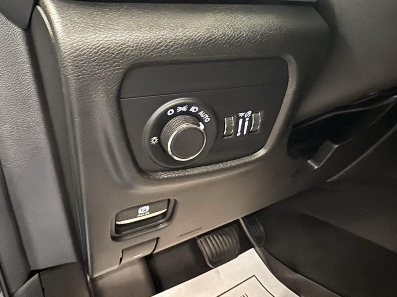Jeep Grand Cherokee Laredo 4WD 2023