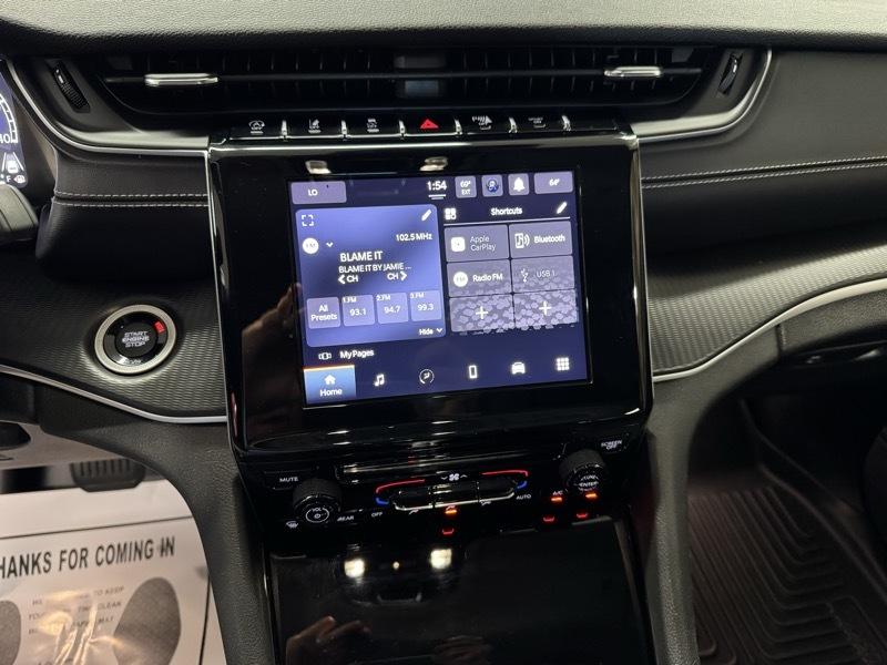 Jeep Grand Cherokee Laredo 4WD 2023