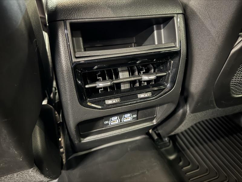 Jeep Grand Cherokee Laredo 4WD 2023
