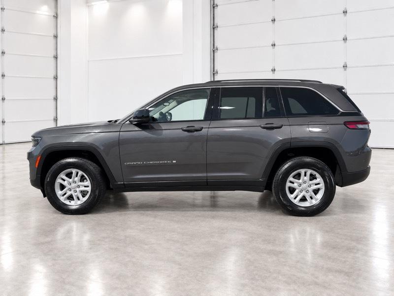 Jeep Grand Cherokee Laredo 4WD 2023