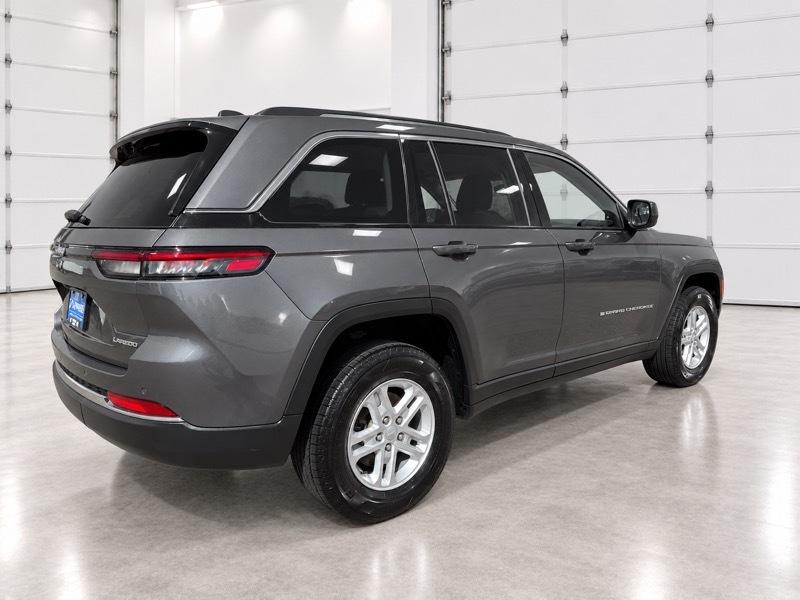 Jeep Grand Cherokee Laredo 4WD 2023