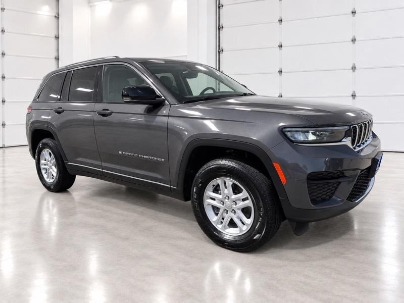 Jeep Grand Cherokee Laredo 4WD 2023