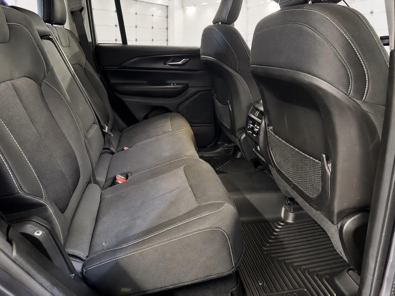 Jeep Grand Cherokee Laredo 4WD 2023