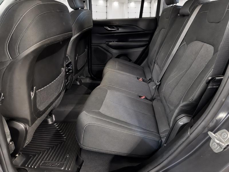 Jeep Grand Cherokee Laredo 4WD 2023
