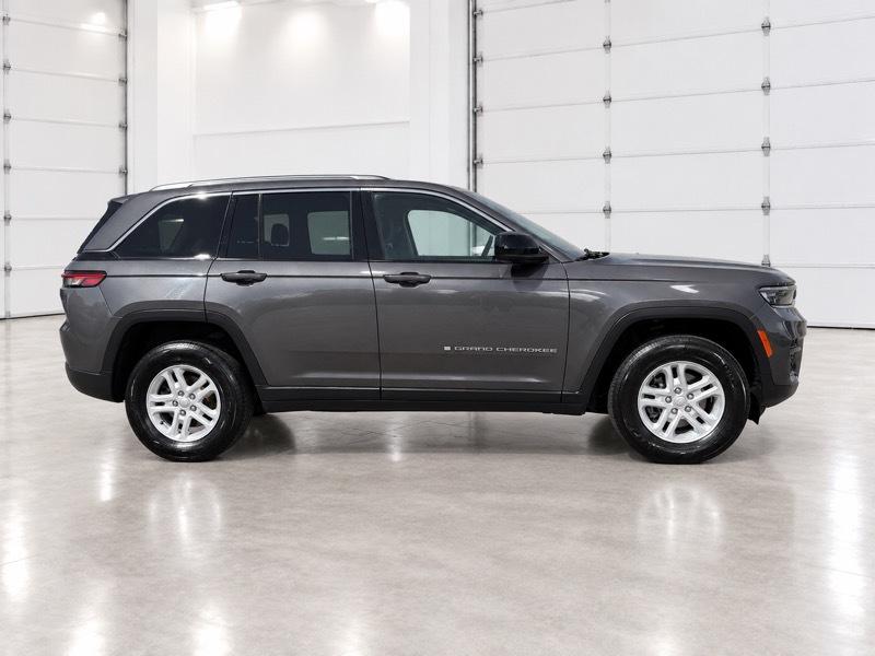 Jeep Grand Cherokee Laredo 4WD 2023