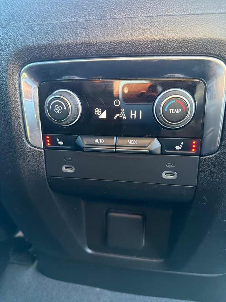 Chevrolet Suburban  2023