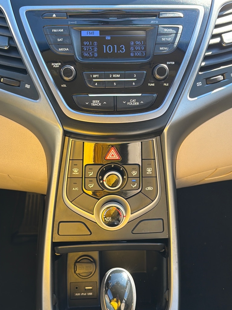 Hyundai Elantra  2015