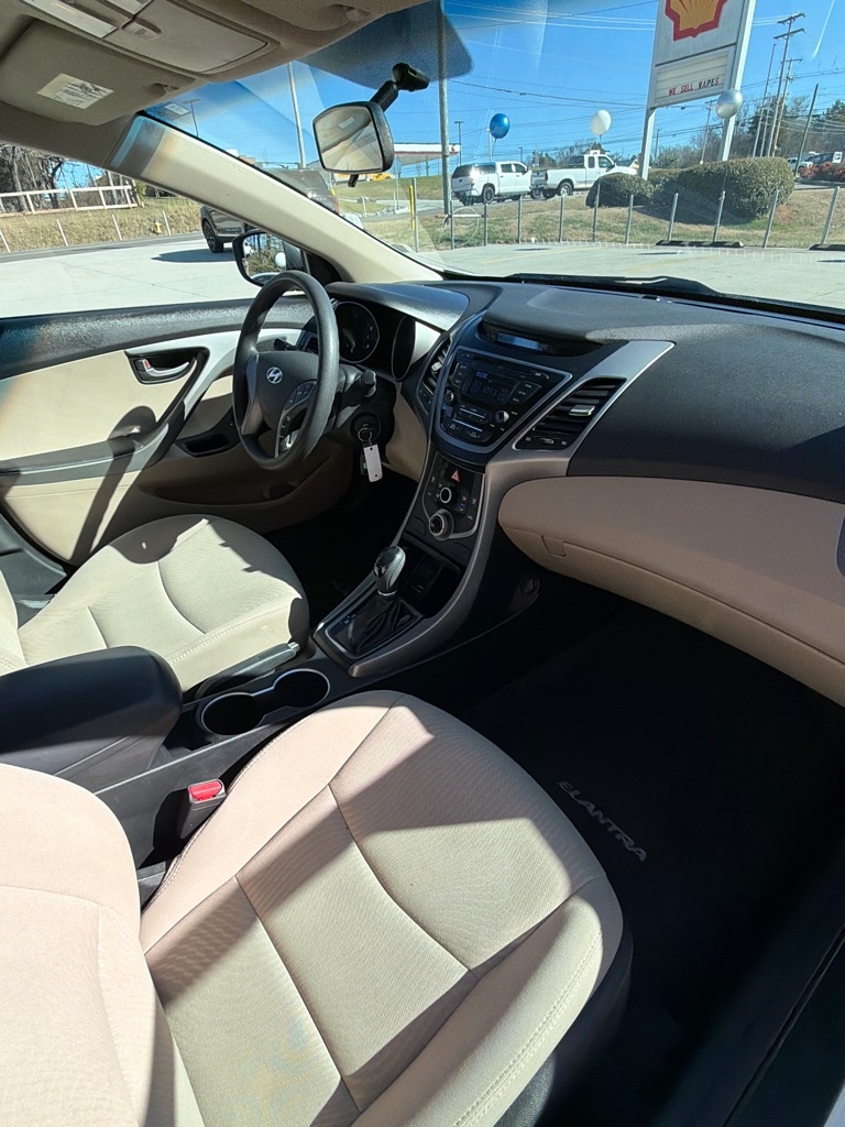 Hyundai Elantra  2015