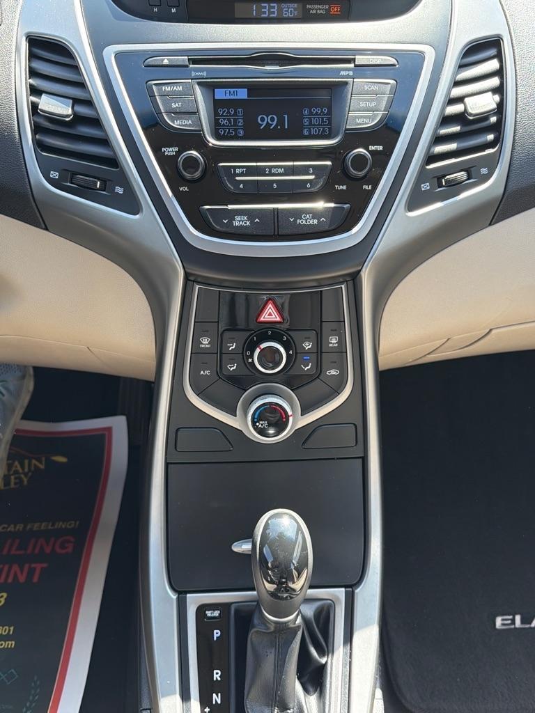 Hyundai Elantra  2015