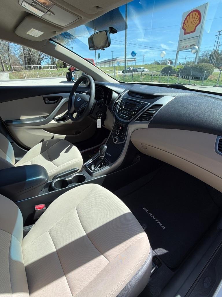 Hyundai Elantra  2015