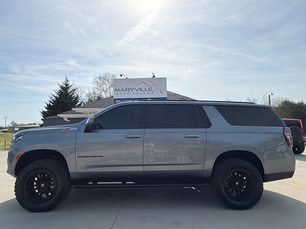 Chevrolet Suburban  2021