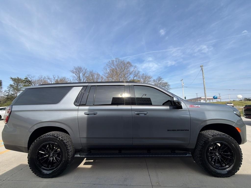 Chevrolet Suburban  2021