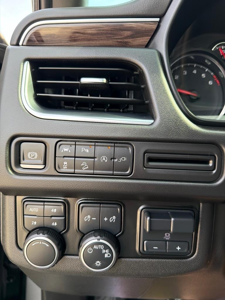 Chevrolet Suburban  2021