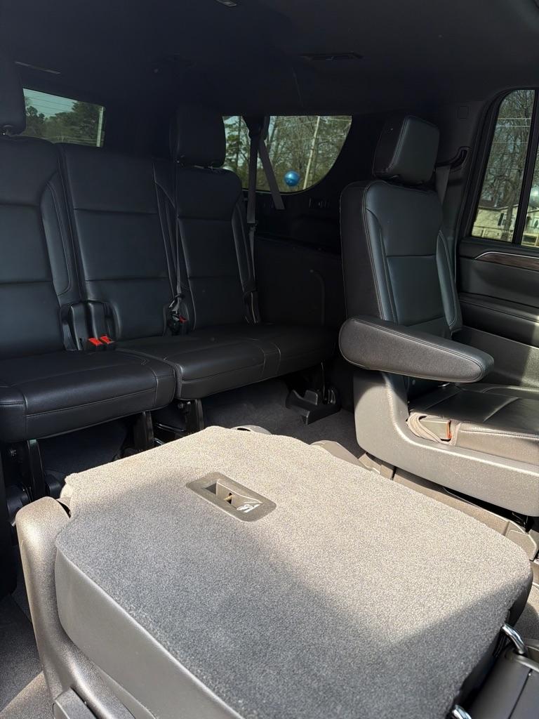 Chevrolet Suburban  2021