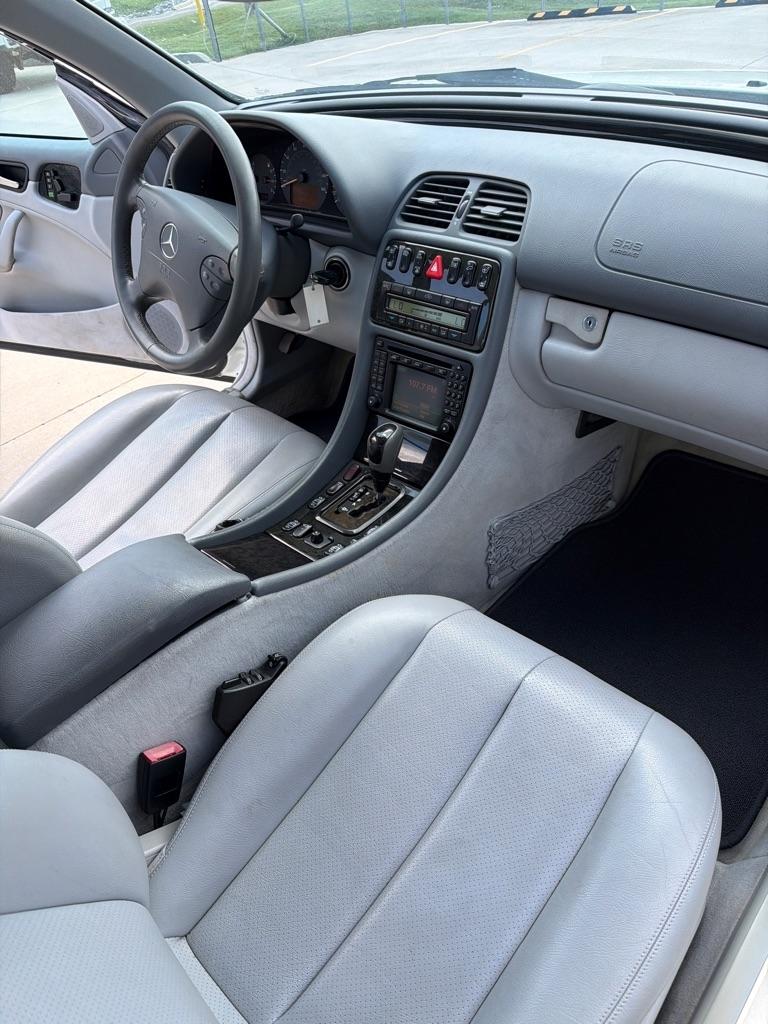 Mercedes-Benz CLK-Class  2002