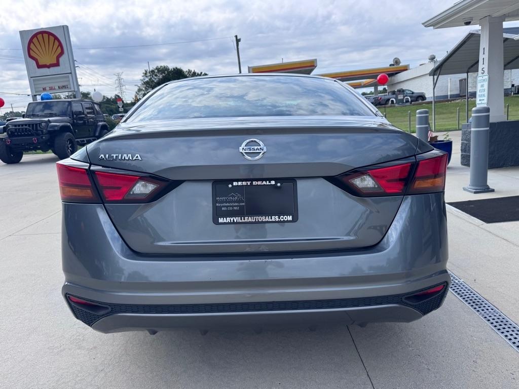 Nissan Altima  2021