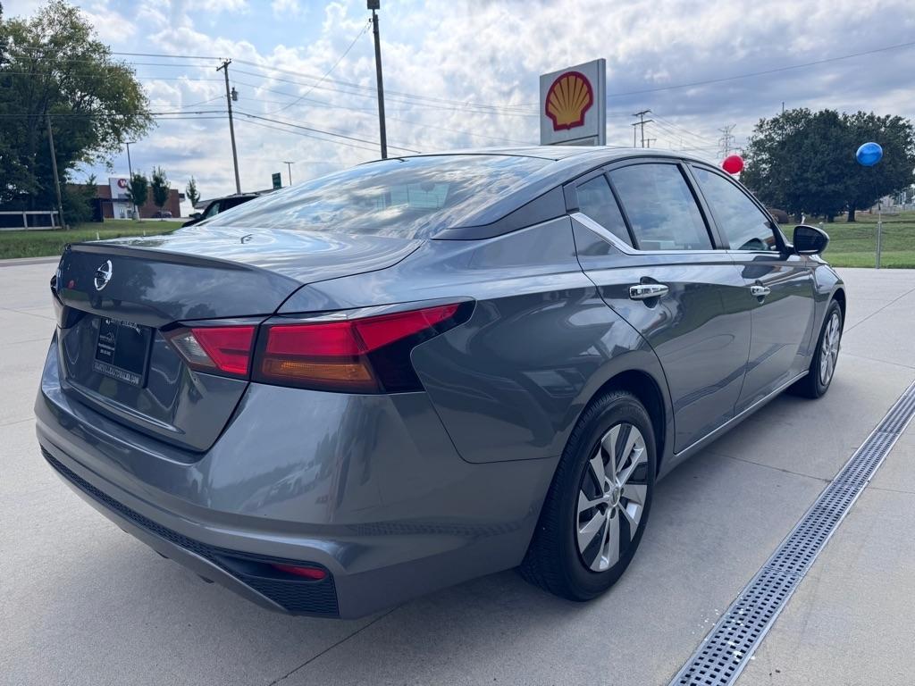 Nissan Altima  2021