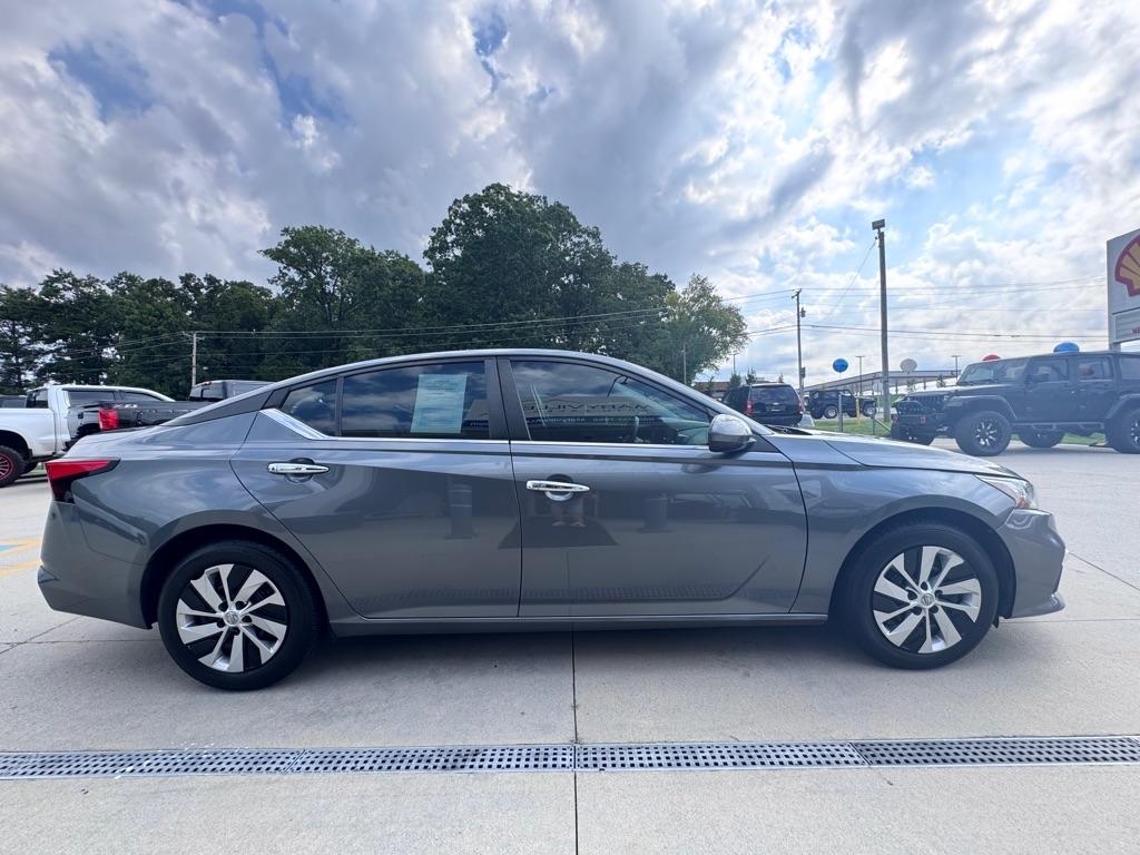 Nissan Altima  2021