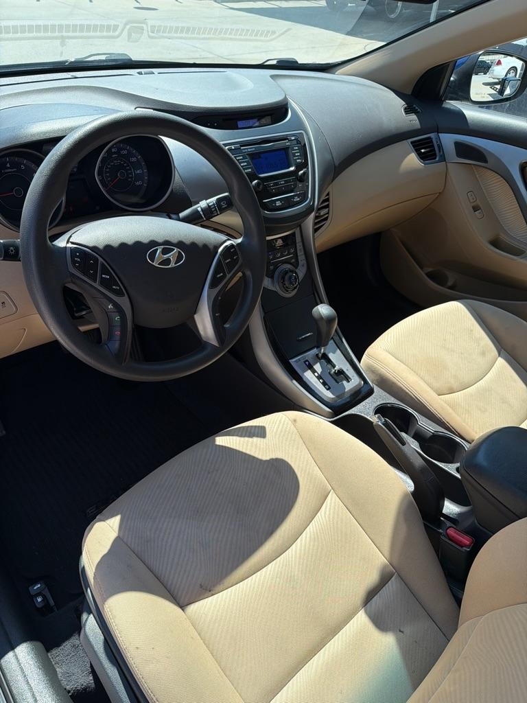 Hyundai Elantra  2013