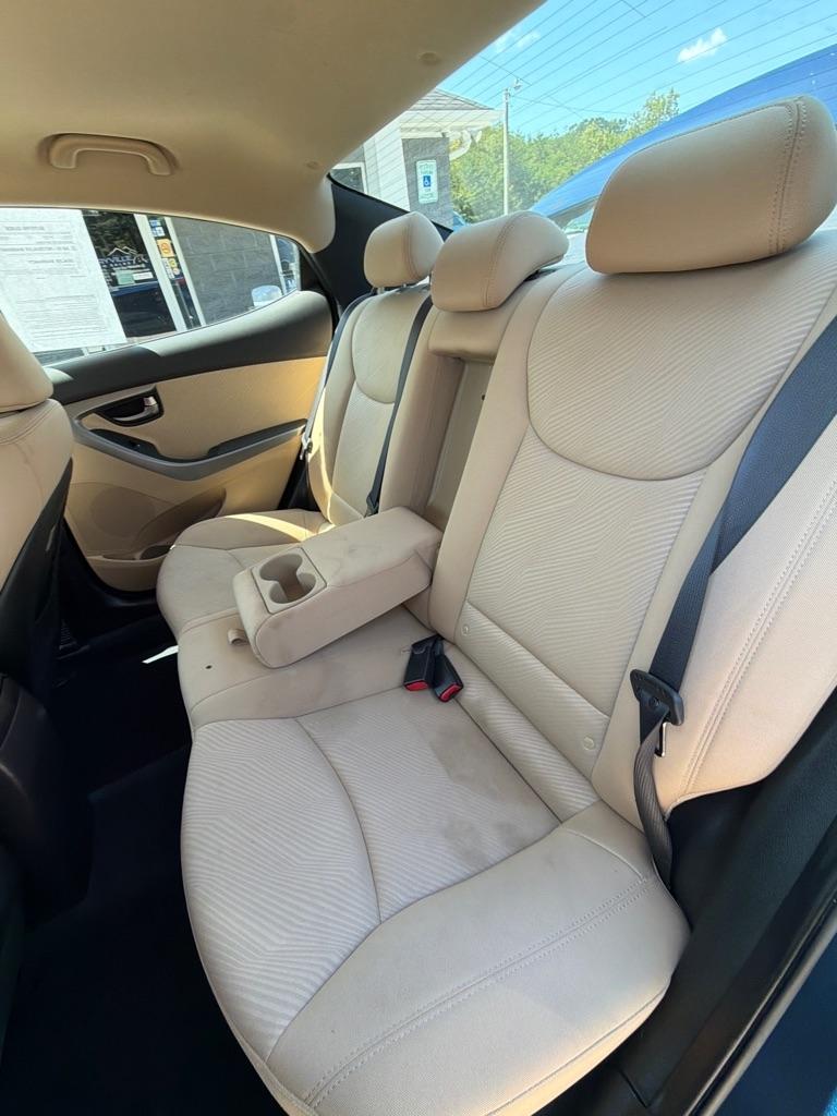 Hyundai Elantra  2013
