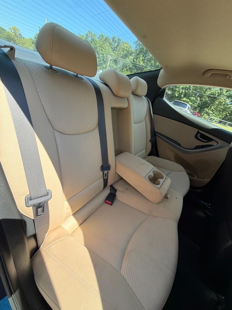 Hyundai Elantra  2013