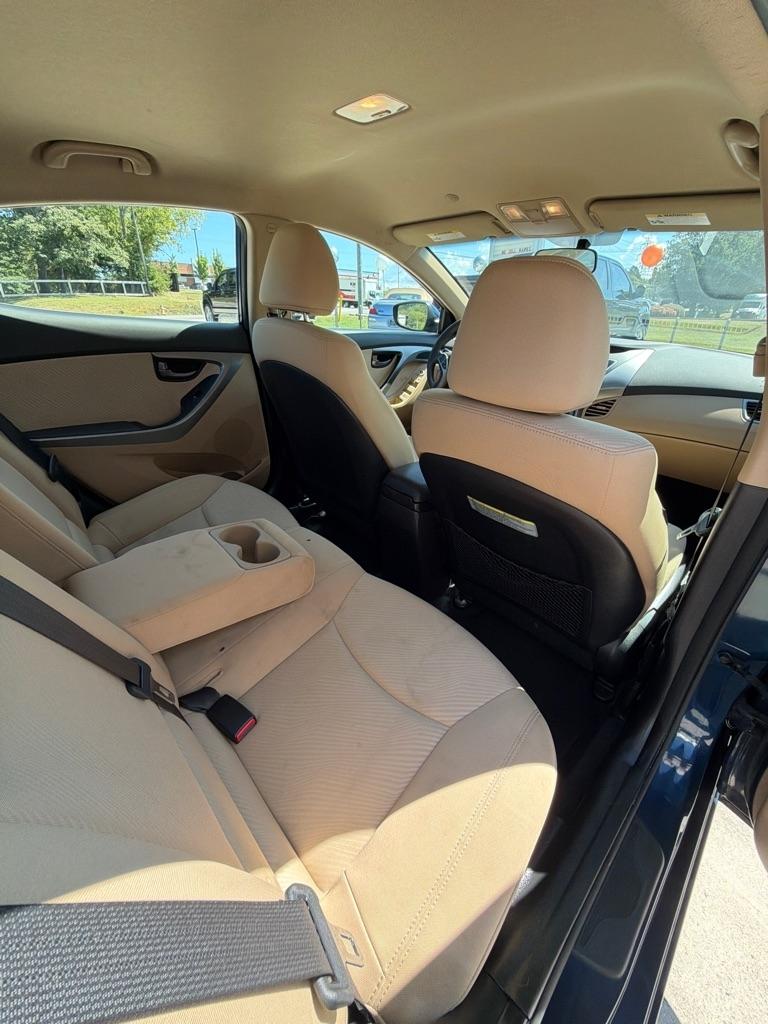 Hyundai Elantra  2013