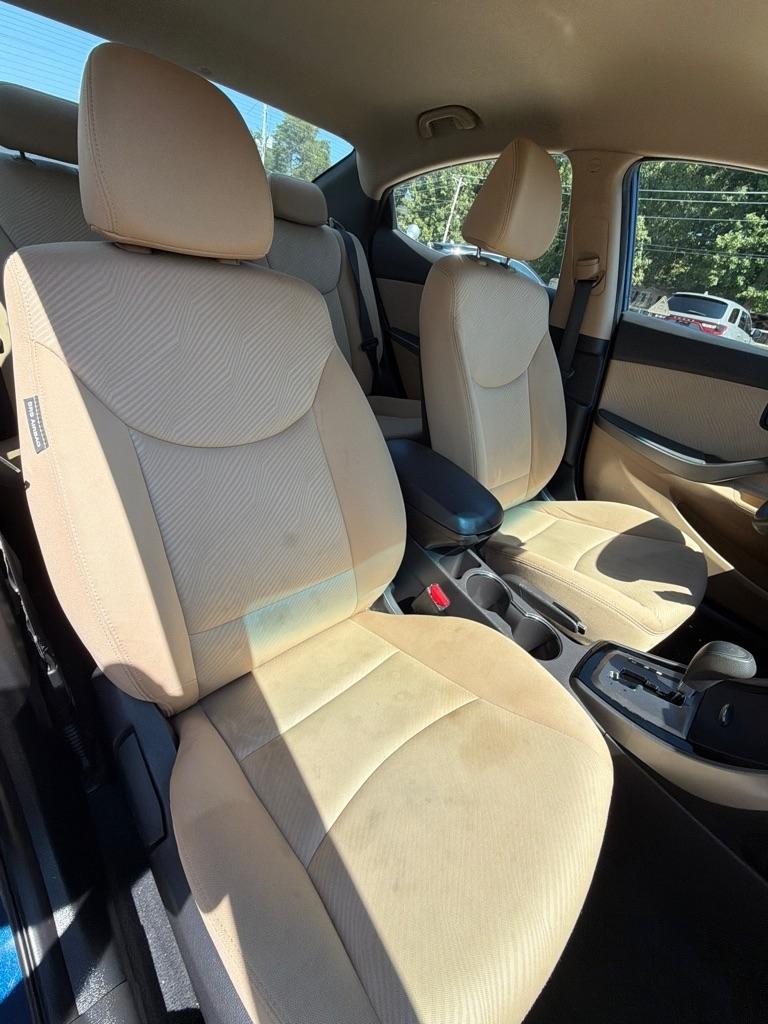 Hyundai Elantra  2013