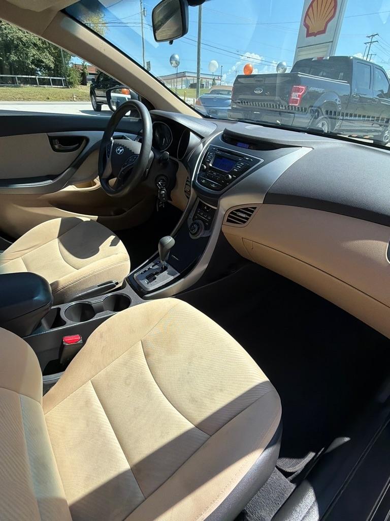 Hyundai Elantra  2013