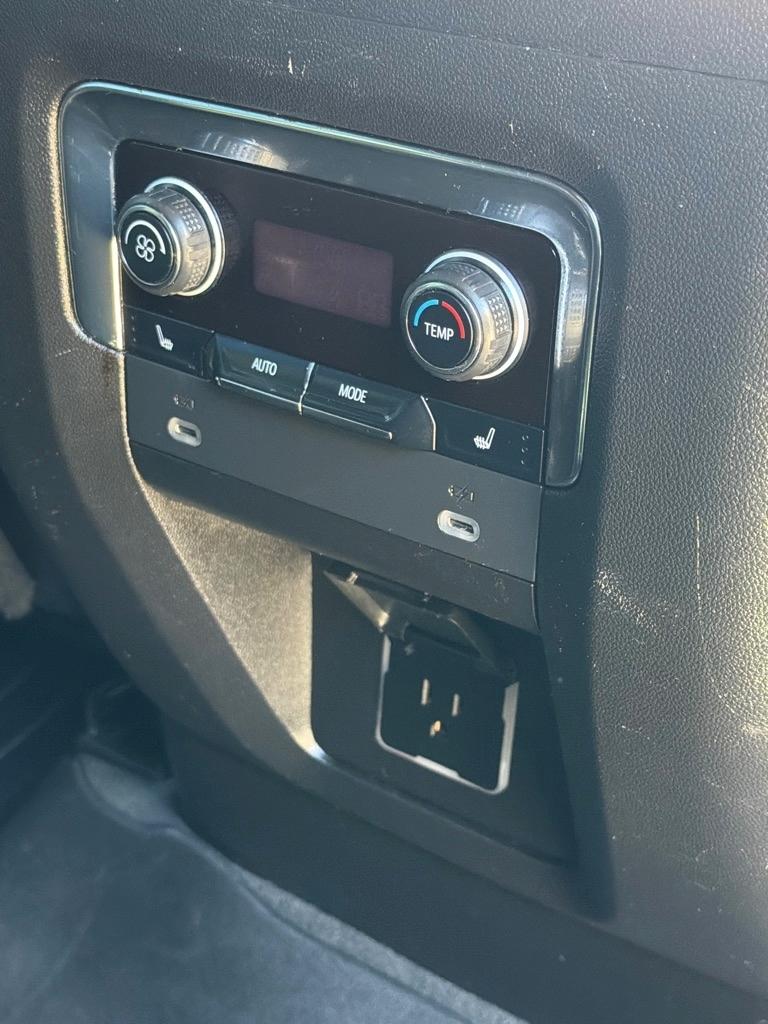 Chevrolet Suburban  2023