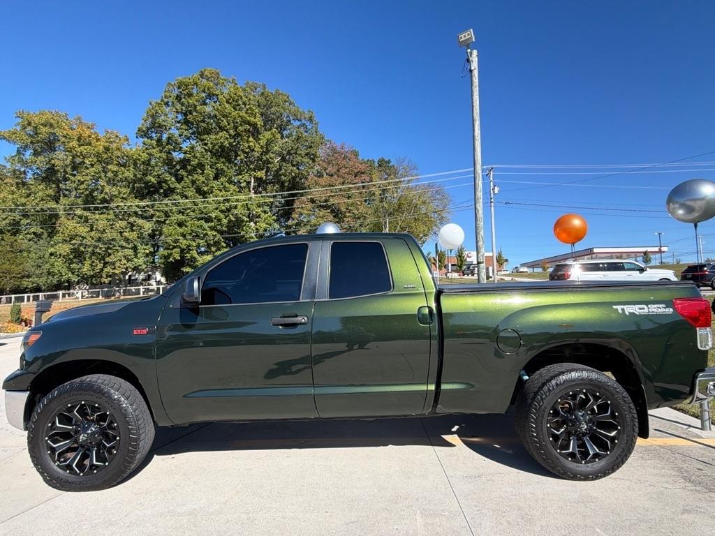 Toyota Tundra 4WD Truck  2010