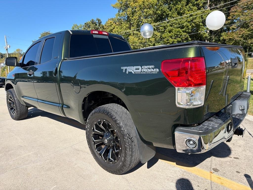 Toyota Tundra 4WD Truck  2010