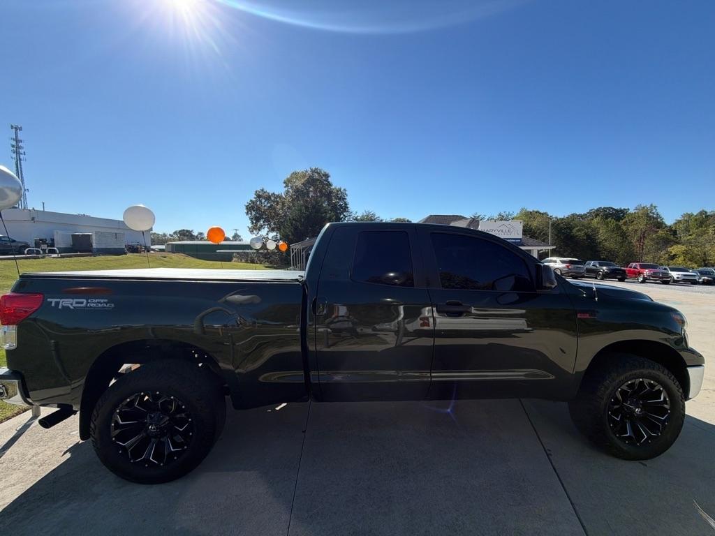 Toyota Tundra 4WD Truck  2010