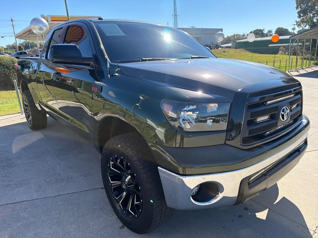 Toyota Tundra 4WD Truck  2010