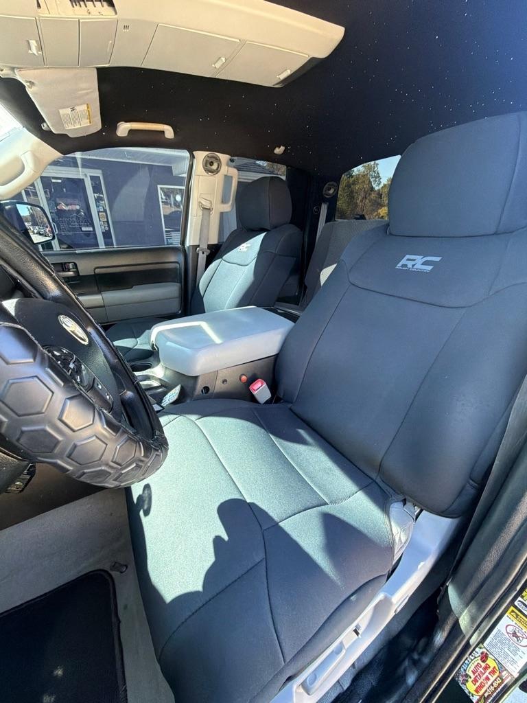 Toyota Tundra 4WD Truck  2010
