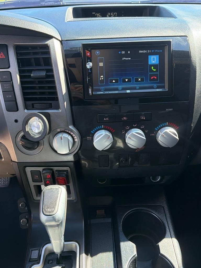 Toyota Tundra 4WD Truck  2010