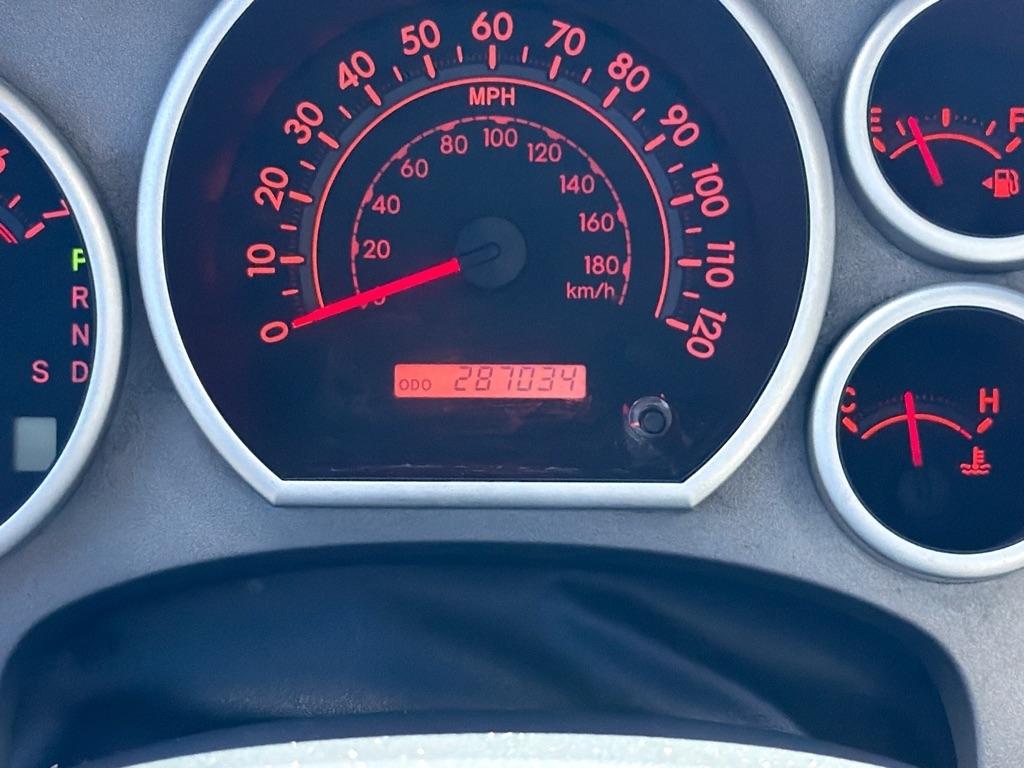 Toyota Tundra 4WD Truck  2010