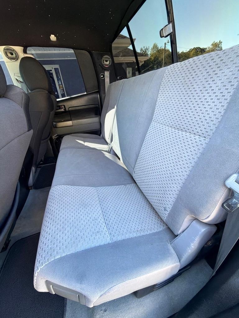 Toyota Tundra 4WD Truck  2010